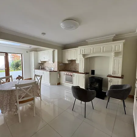 펜션 Town Centre Escape With Croagh Patrick View Sleeps 4