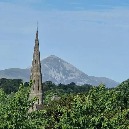 Town Centre Escape With Croagh Patrick View Sleeps 4 * Westport