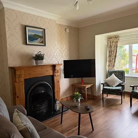 Town Centre Escape With Croagh Patrick View Sleeps 4 펜션 *