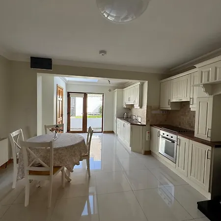 펜션 Town Centre Escape With Croagh Patrick View Sleeps 4 *